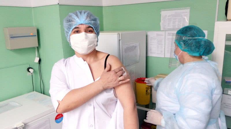 В Болграде начали вакцинировать медиков от коронавируса