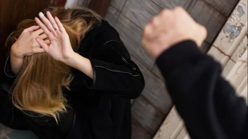 В Одессе мужчина после знакомства избил и ограбил женщину