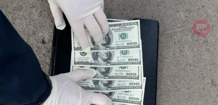 Новини Одеси: прикордонника спіймали на хабарі у 1200 доларів (фото)