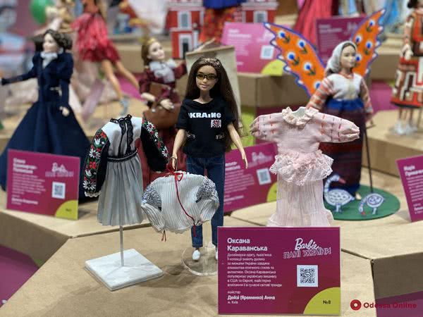 Леся Украинка, София Русова и Екатерина Ножевникова: в Одессе открыли выставку «Barbie: Пані України» (фото)