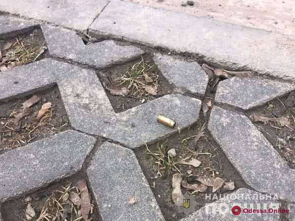 Избили и отобрали 900 тысяч: в Одессе вооруженные разбойники напали на инженера строительной фирмы