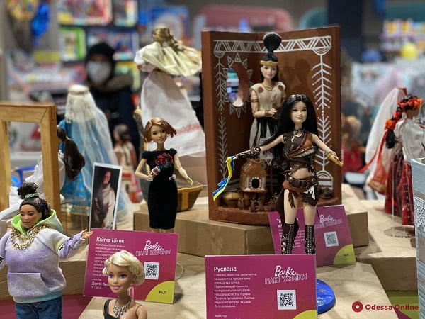 Леся Украинка, София Русова и Екатерина Ножевникова: в Одессе открыли выставку «Barbie: Пані України» (фото)