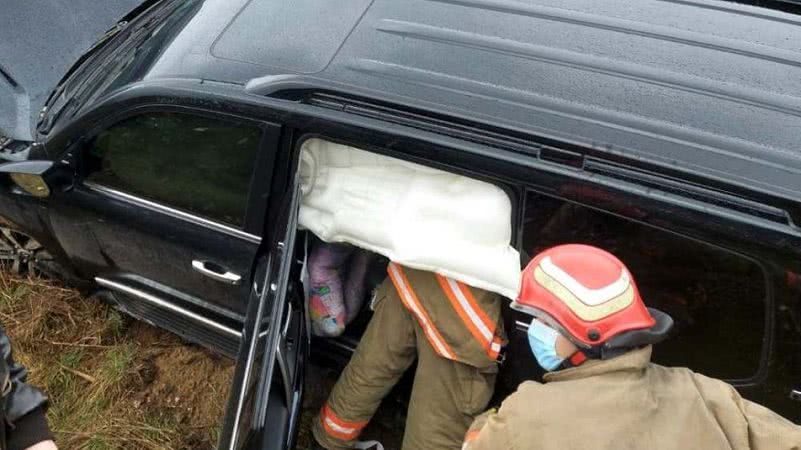 На Одещині автівка з’їхала в кювет, двоє людей травмувалися