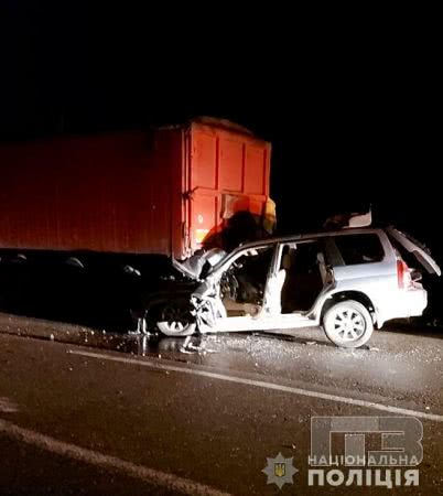 Полицейский на Subaru погиб, столкнувшись с фурой