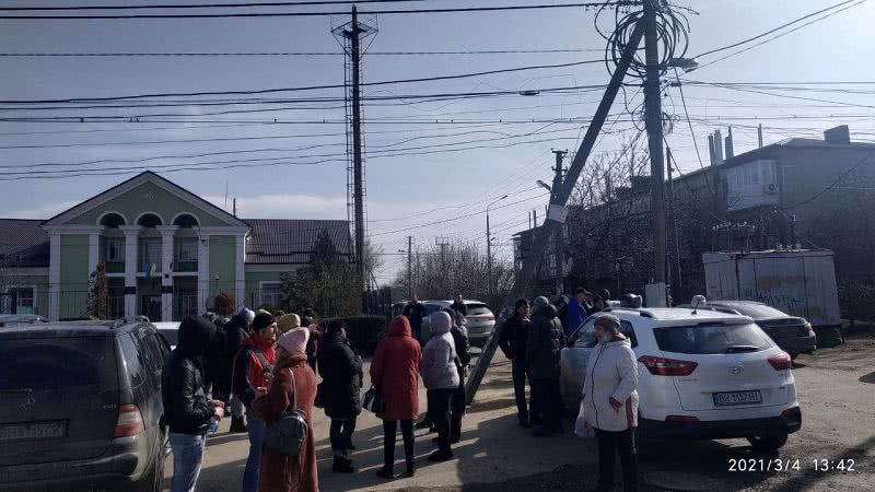 Жители Фонтанки бунтуют против новой схемы вывоза мусора (фото, видео)