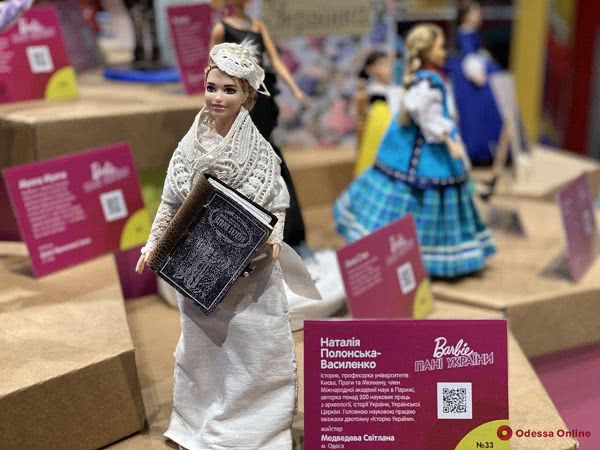 Леся Украинка, София Русова и Екатерина Ножевникова: в Одессе открыли выставку «Barbie: Пані України» (фото)