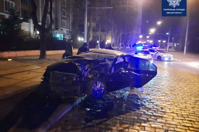На Французском бульваре ночью произошла авария, есть пострадавшие (фото)