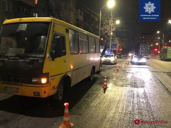 На Святослава Рихтера мопед врезался в маршрутку — есть пострадавший