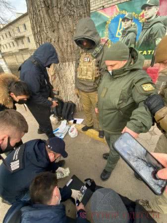 В Одесской области пограничник получил 1200 долларов за пропуск груза