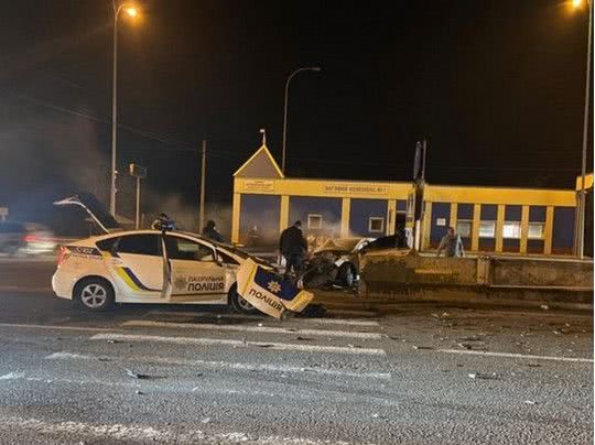 На трассе Одесса–Киев погиб пассажир Hyundai Sonata, столкнувшегося с Toyota Prius полиции
