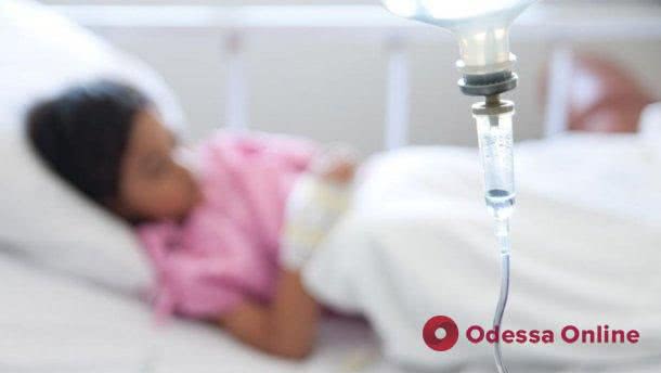 Ели в школьной столовой: в Одесской области отравились восемь детей