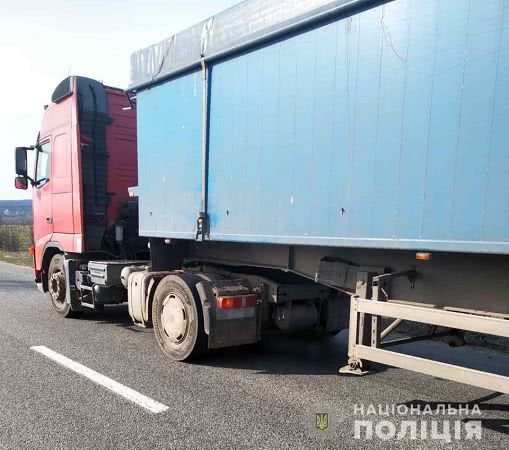В Одесской области фура переехала лежащего на дороге мужчину