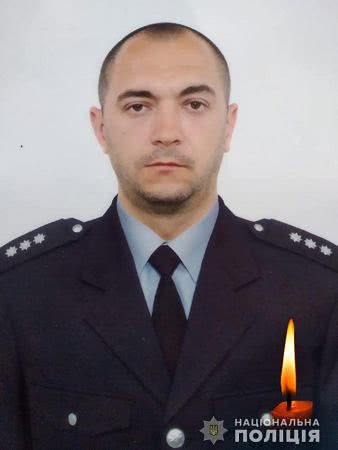 Без отца остались двое маленьких детей: появились фамилия и фото погибшего полицейского в ДТП под Одессой