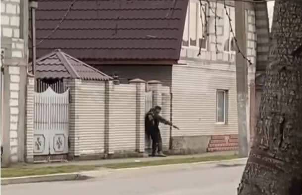 В Ізмаїлі п’яний прикордонник влаштував стрілянину посеред вулиці (Відео)