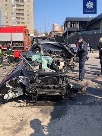 На Балковской BMW попало в ДТП: автомобиль превратился в груду металла. Фото