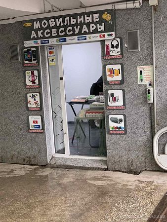 В подземном переходе возле одесского ЖД вокзала продают контрабандные сигареты: помещение принадлежит департаменту мэрии