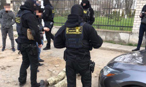 Работника военкомата в Черноморске поймали на взятке