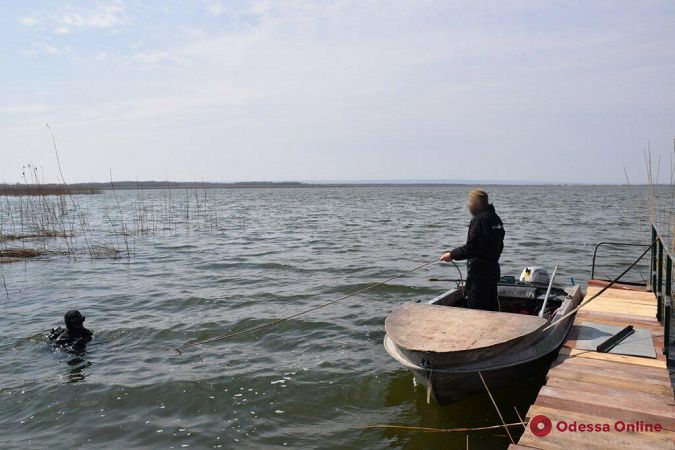 Одесская область: в Кучурганском лимане водолазы-пограничники искали спиртопроводы контрабандистов