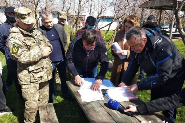 Одесские военные «отвоевали» землю у рейдеров в поселке Черноморское
