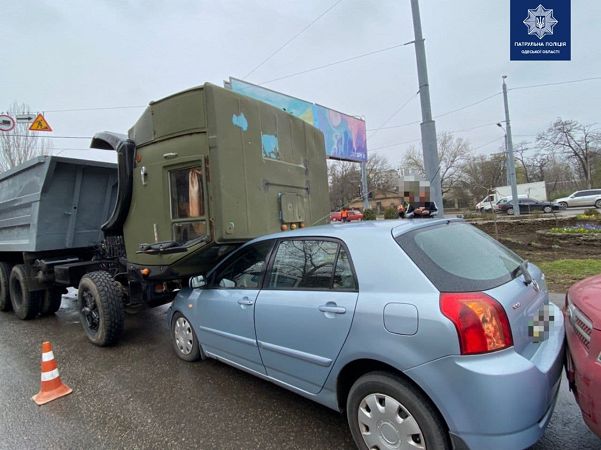 В Одессе грузовик без кабины устроил масштабное ДТП