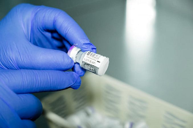 В Одесскую область доставили вакцину Pfizer: кого вакцинируют в первую очередь