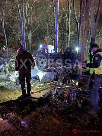 Смертельное ДТП на Люстдорфской: один человек погиб, четверых госпитализировали (фото)