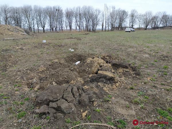 Неизвестные разрыли экскаватором место захоронения расстрелянных одесситов