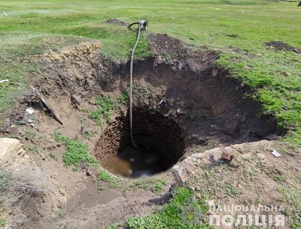 В Одесской области в заброшенном колодце обнаружили тела четверых людей
