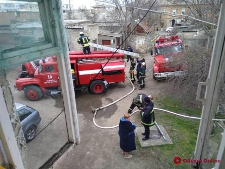 Замкнуло электросеть: в Одесской области горел многоквартирный дом