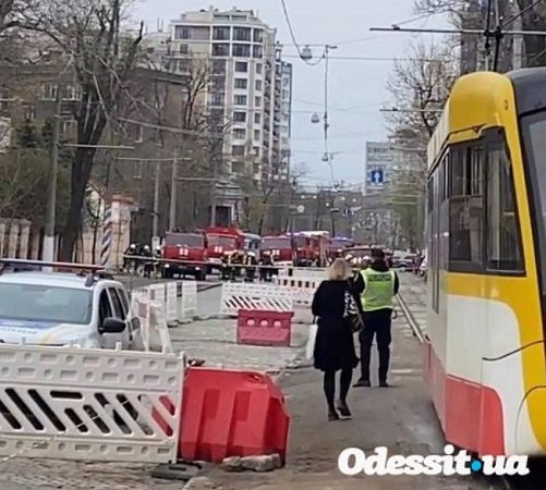 На Французском бульваре работают взрывотехники, движение трамваев заблокировано