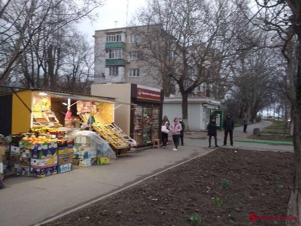 В Черноморске парень устроил поножовщину — людям пришлось отбиваться палками