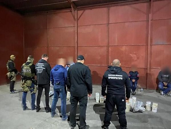 Контрабанда более 80 кг кокаина в Одессе: Четыре гражданина Израиля предстанут перед судом 05