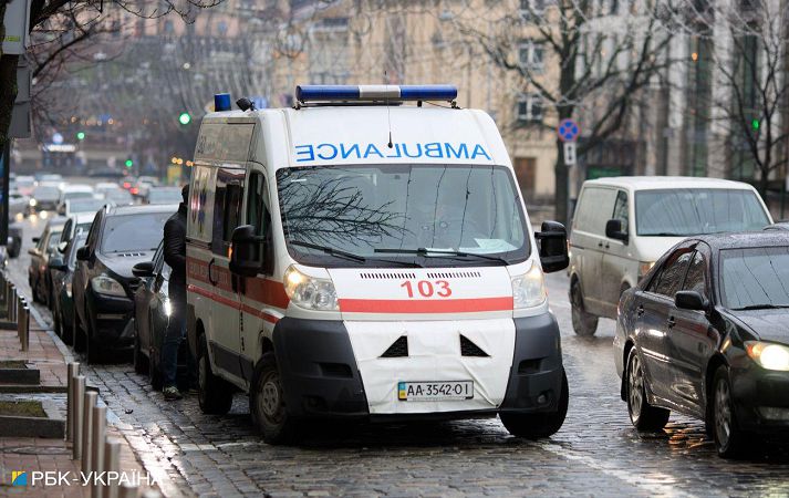 В Одессе водитель «скорой» с пациентами в салоне уснул за рулем и влетел в такси: фото страшного ДТП