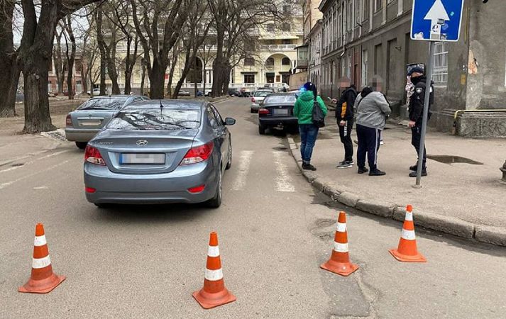 В центре Одессы водитель сбил трех человек на переходе