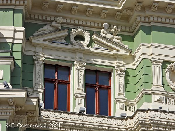 «Бутылочное» искусство в Одессе породило волну шуток и мемов