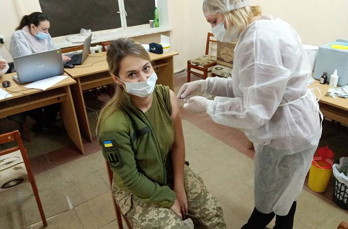 Военных медиков Белгорода-Днестровского вакцинировали