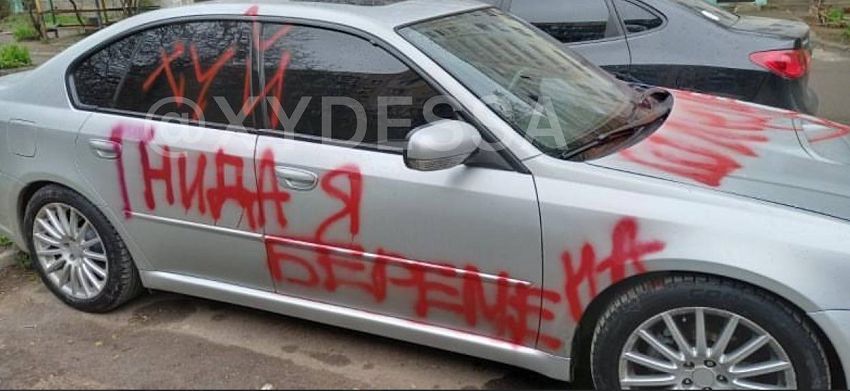 В Одессе женщина устроила необычную «расправу» над авто «изменника»: фото