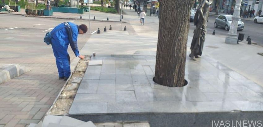 В Одессе вандалы попытались повредить памятник Вере Холодной