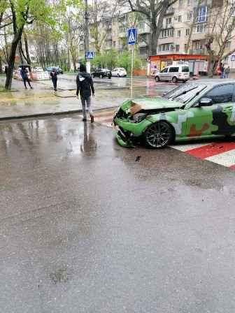 В Одессе на пешеходном переходе автомобиль сбил мужчину