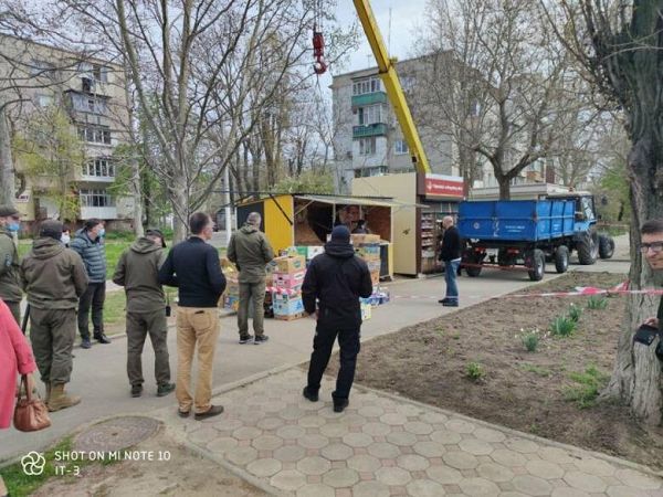 В Черноморске демонтировали нелегально установленный овощной киоск