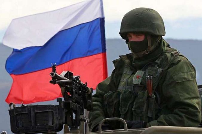 Россия продолжает усиливать свои войска у границы с Украиной: фото и видео