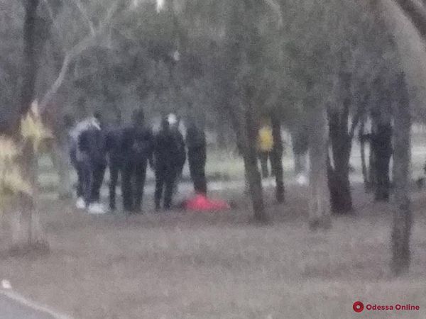 В Черноморске парень устроил поножовщину — людям пришлось отбиваться палками