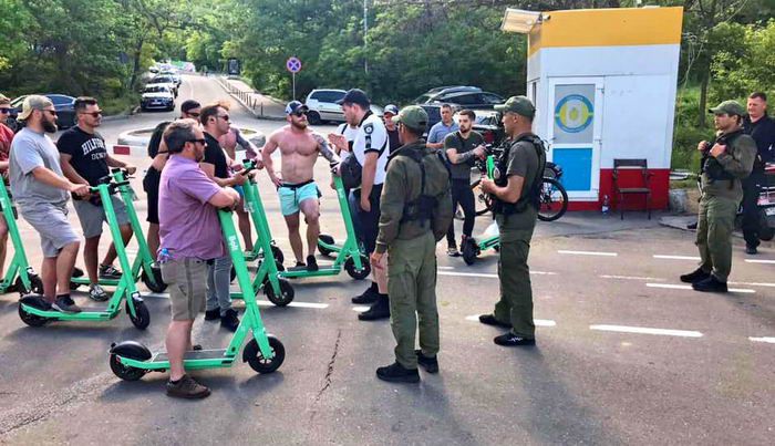 На Трассе здоровья начали останавливать катающихся на электросамокатах