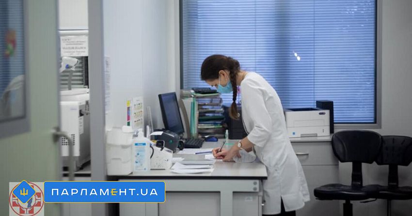 Брали гроші за безплатні операції: В Одеській області спіймали лікарів-шахраїв