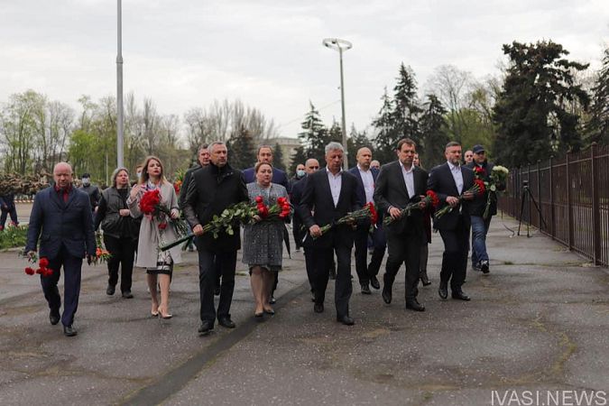 Народные депутаты пришли на Куликово поле почтить память погибших 2 мая 2014 года