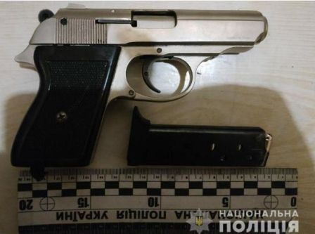 Семейные разборки: пьяный житель Одесской области угрожал жене ружьем