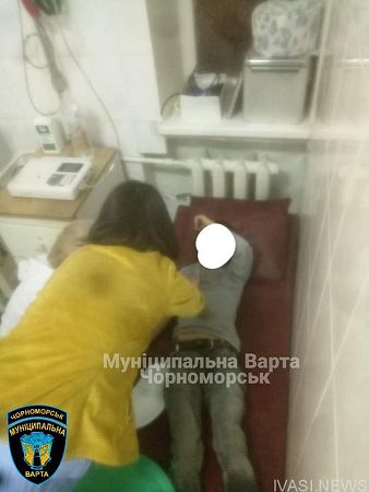 В Черноморске мужчина напоил водкой малолетнего ребенка