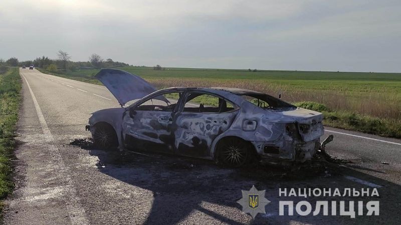 На трасі Одеса-Рені спалахнула автівка: одна людина травмувалася