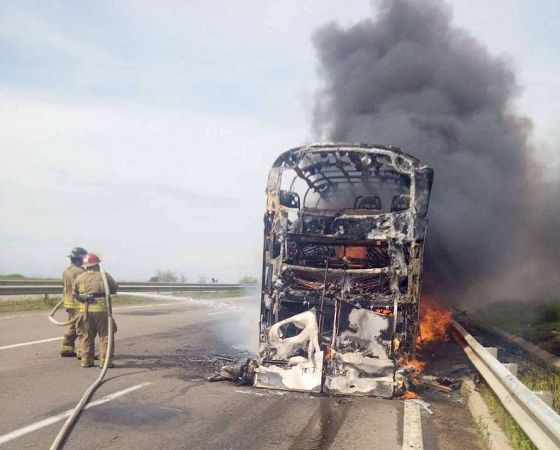 На трассе Киев – Одесса на ходу загорелся пассажирский автобус