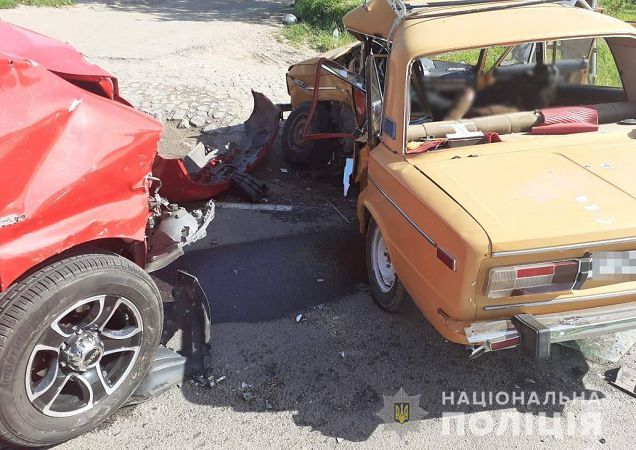 В Одесской области микроавтобус влетел в легковушку: травмированы двое детей